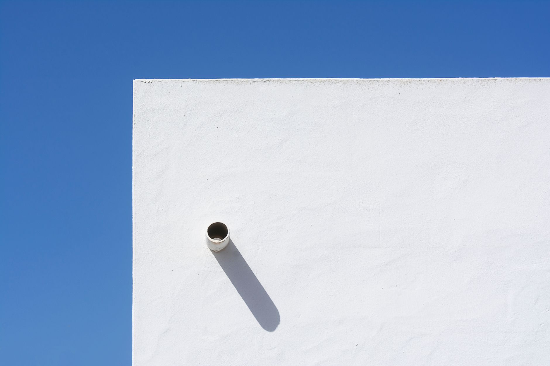 empty wall with sunlight