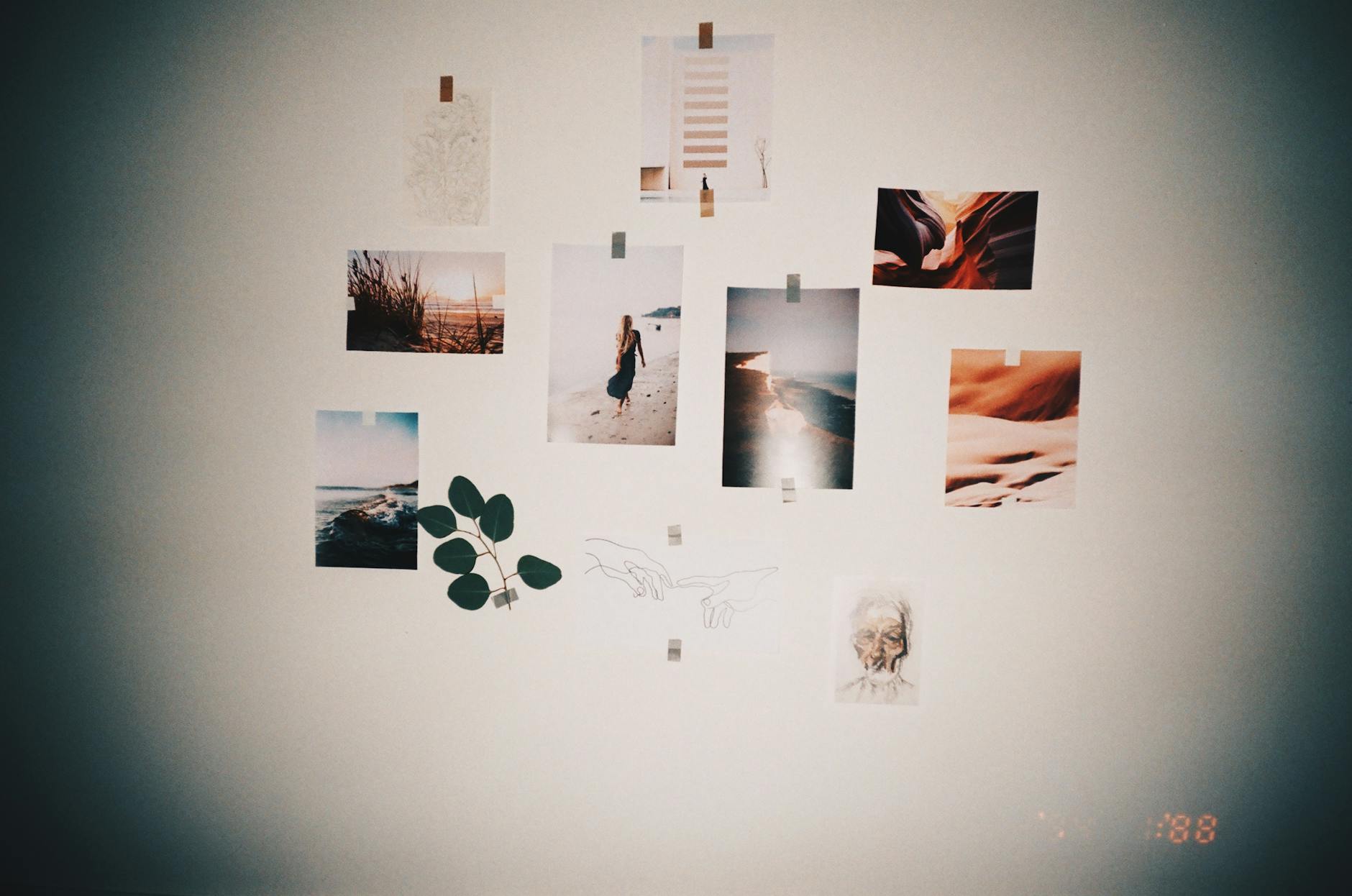modern gallery wall arrangement
