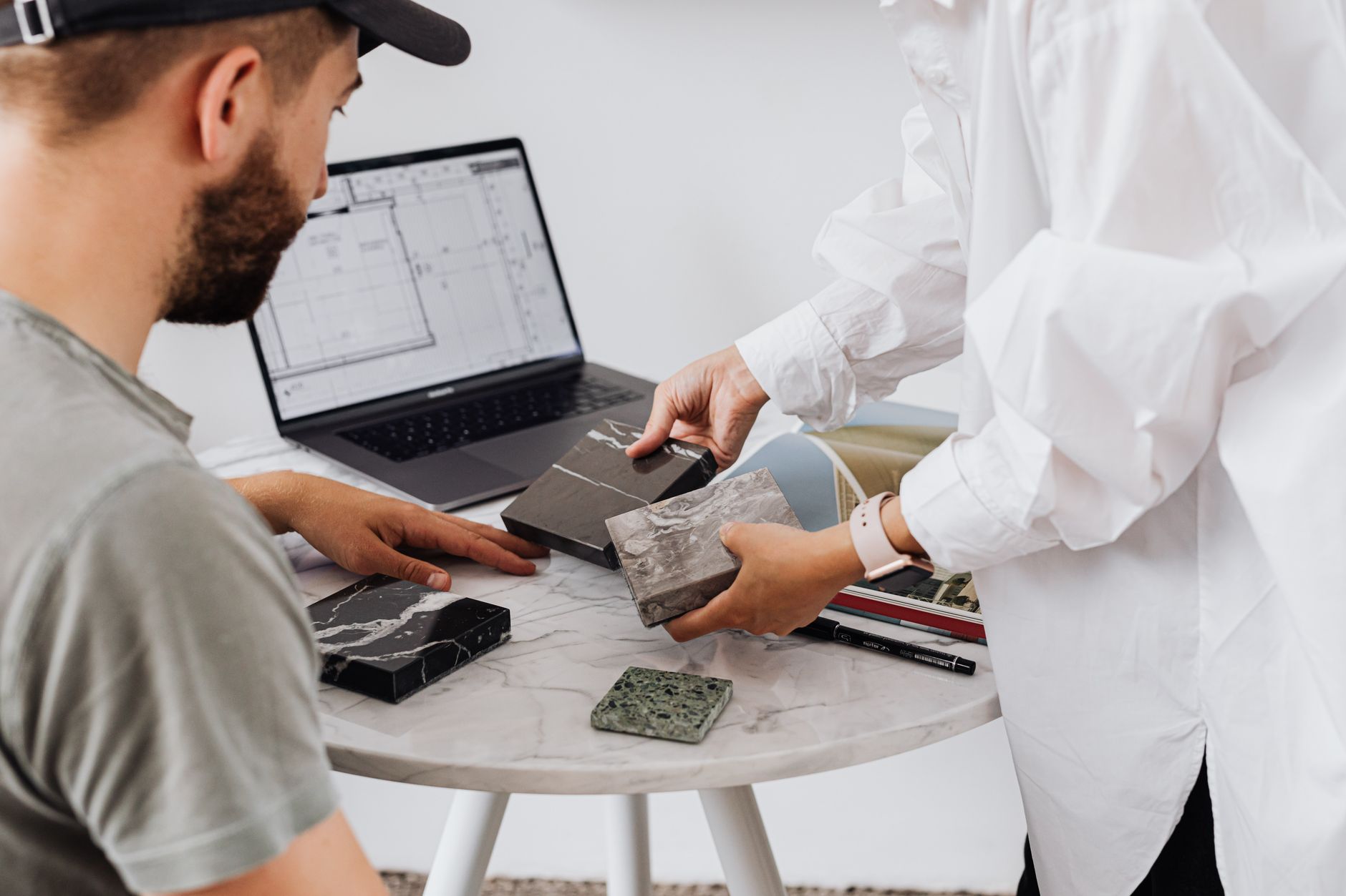 Guide d'achat : Quelle table basse choisir pour votre salon ?