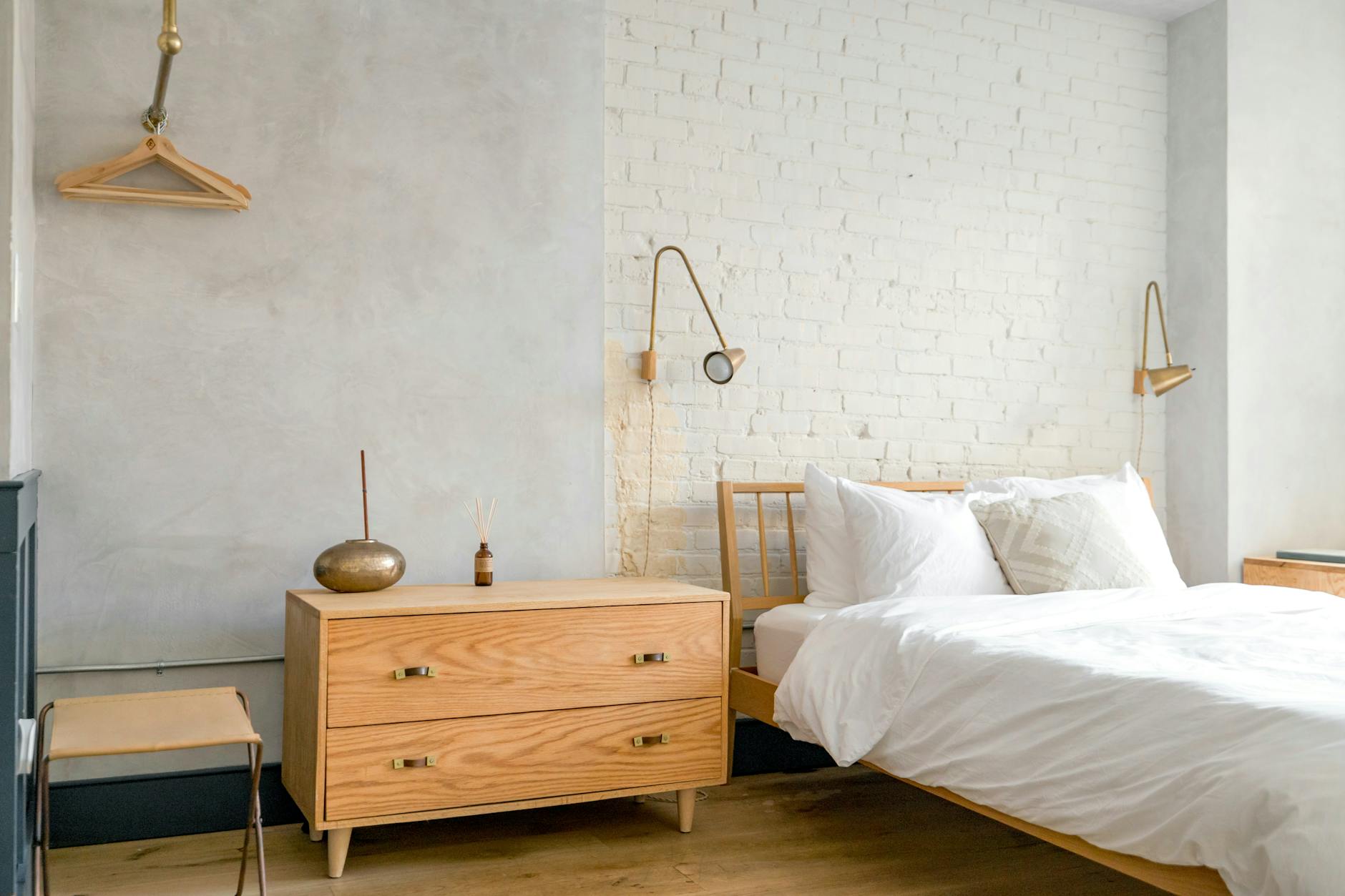 minimalist bedroom feng shui clean design