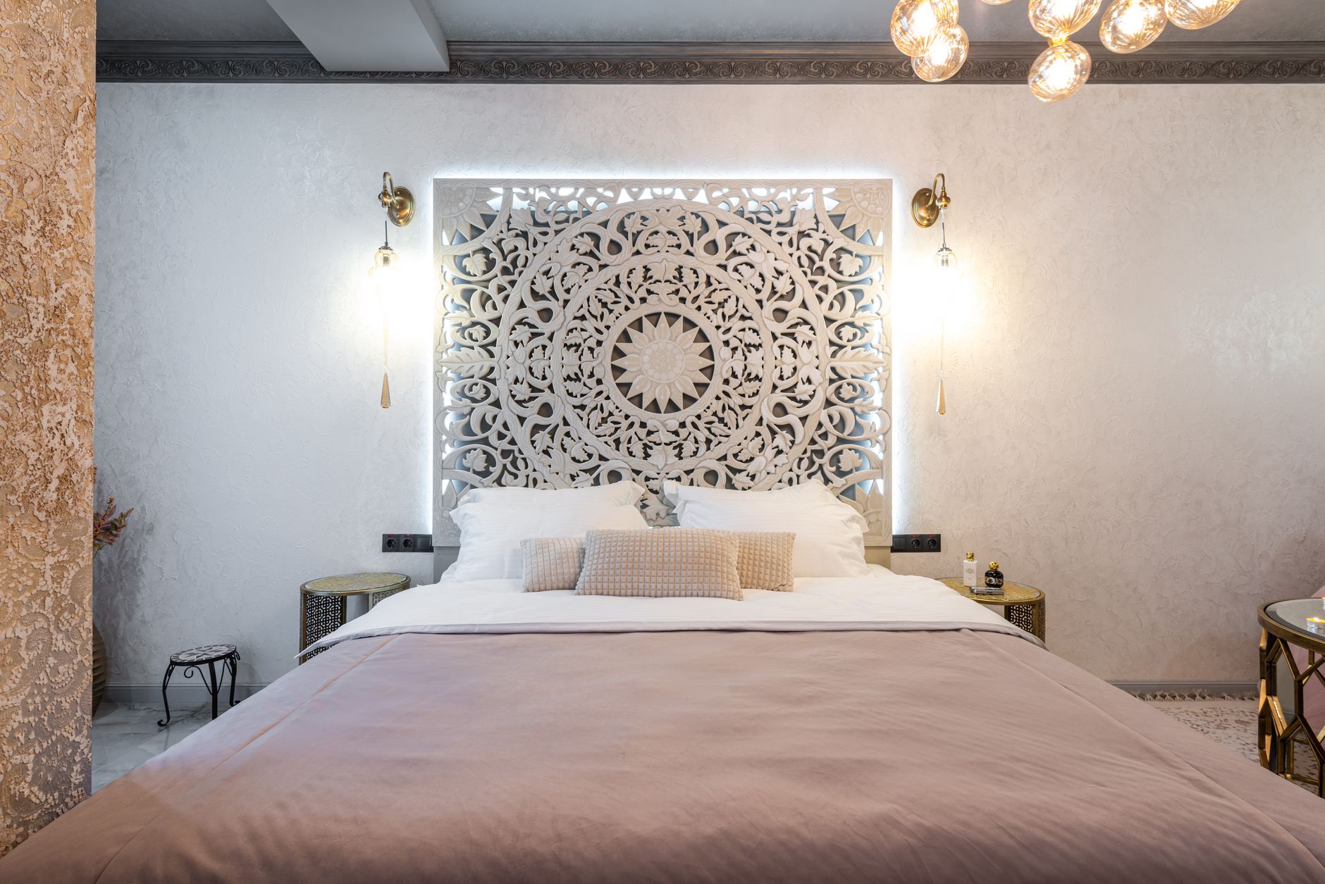 monochromatic bedroom decor
